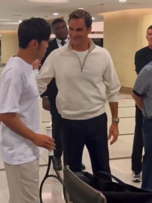 海大师赛昆凌骨相愈发消瘦老公比他大一圈AG真人百家家乐平台周杰伦夫妻现身上(图5)