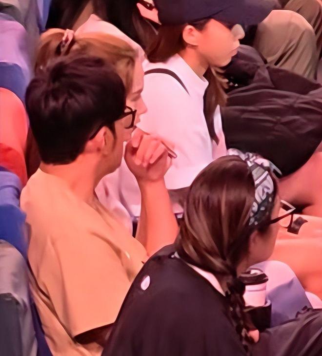 海大师赛昆凌骨相愈发消瘦老公比他大一圈AG真人百家家乐平台周杰伦夫妻现身上(图11)