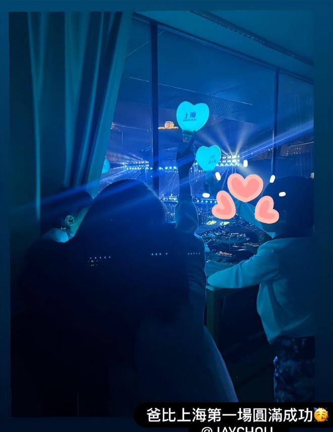 海大师赛昆凌骨相愈发消瘦老公比他大一圈AG真人百家家乐平台周杰伦夫妻现身上(图14)