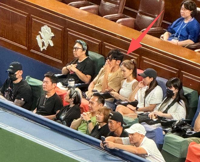 海大师赛昆凌骨相愈发消瘦老公比他大一圈AG真人百家家乐平台周杰伦夫妻现身上(图18)